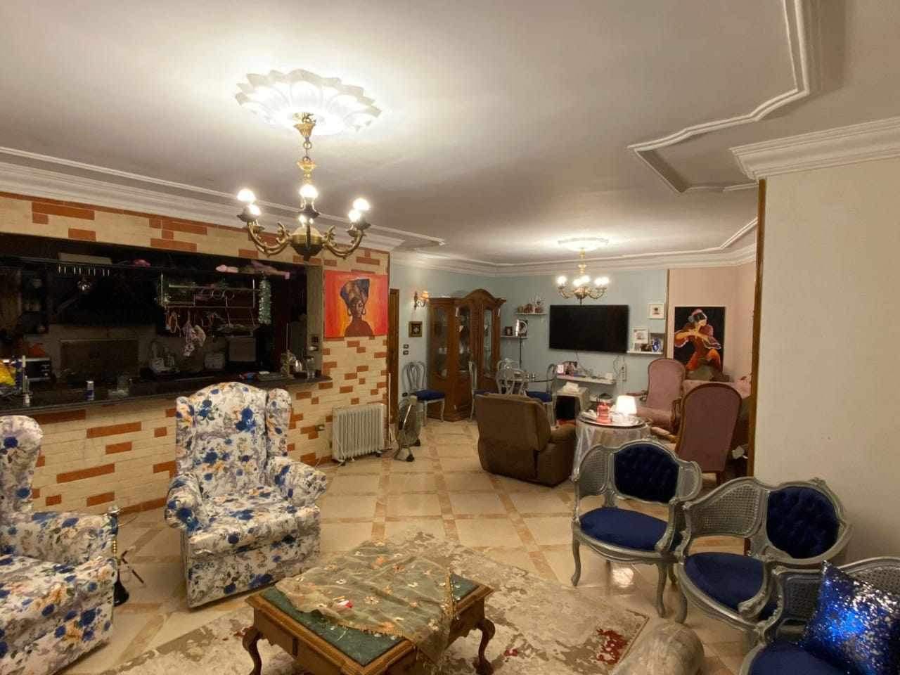 🏢 شقة مباشرة بالنرجس عمارات 🏢 📌 بجانب مسجد فاطمه الشربتلى 📌 مساحه 210 م . 📌 تشطيب سوبر لوكس . 📌 3 غرف واحده ماستر + ريسبشن 3 قطع + 2حمام . 📌 مطبخ امريكاني . 📌 يوجد جنينه بمدخل خاص ويوجد مكان بالجراج . 📌 حصه بالارض و مخصصه بالجهاز . 📌 الجنينه ٦٠ متر داخل العقد . 📌 بدون عفش . 📌 المطلوب : 5,700,000 ج لسرعة البيع لظروف السفر من المالك